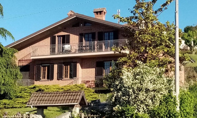Castagnole delle Lanze Cama Y Desayuno | VILLA FERNANDO