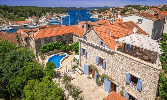 Milna (Brac) Villa | Villa Finka, Brac Island, Coastal Villa with Pool