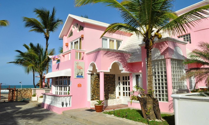 Cabarete Villa | Villa flamingo; Cascada, Piscina infinita, Cama colgante en la playa, Bañera de hidromasaje