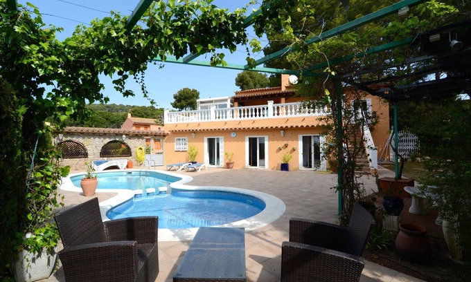 Torroella de Montgri Villa | VILLA FLOROSA