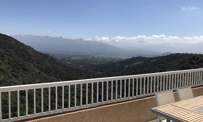 Alata Casa | Villa tranquila con piscina climatizada cerca de Ajaccio