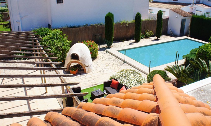 Vinaros Chalet De Esquí | Chalet para 8 personas con piscina privada.