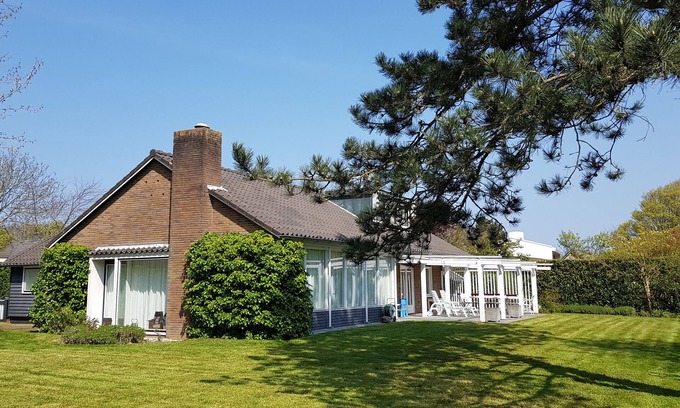 Domburg Casa | Villa for 9 people with spacious garden in Domburg