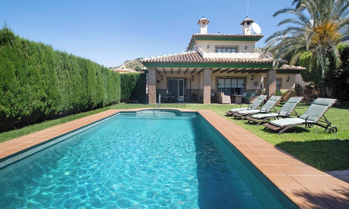 Mijas Villa | Villa para familias Los Agaves con vistas a la montaña, piscina y Wi-Fi