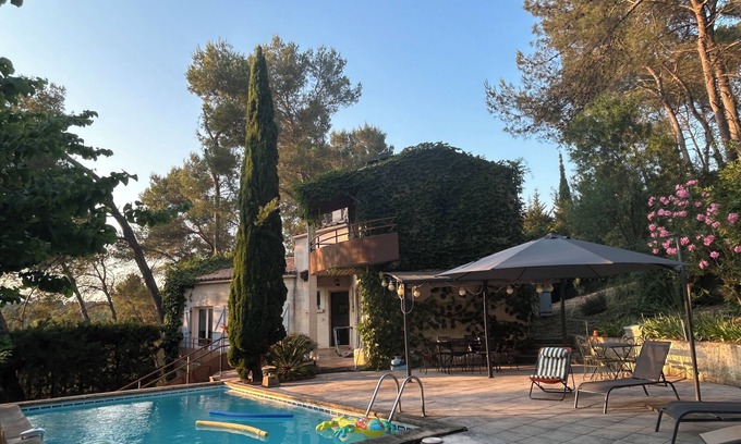 Montferrier-sur-Lez Casa | Villa for rent 3bed 3bath, sleeps 6, pool. Mid-June/mid-September. Montferrier