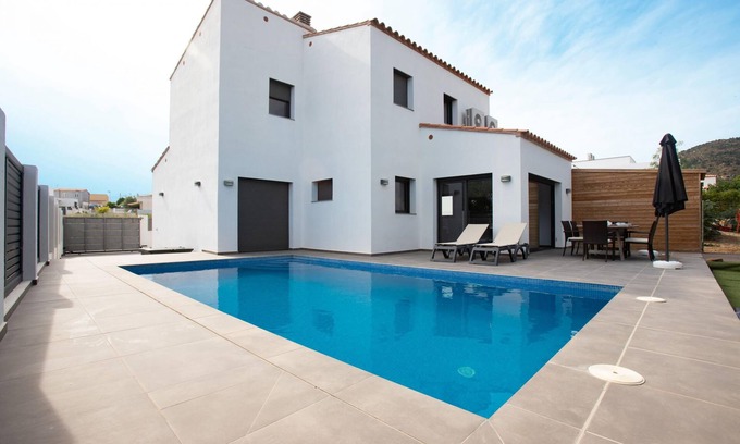 El Mas Bosca Casa | Villa de alquiler en Mas Busca, Roses, Costa Brava: Espaciosa villa con piscina privada, ideal para familias, a 3 km de la playa de Roses.