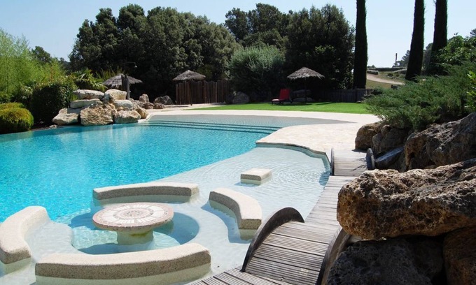 Ampus Villa | Villa en alquiler en bonita zona de var. Piscina infinita y mini golf