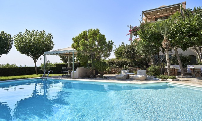 Thymari Villa | Villa para sus vacaciones sueño de la familia en las afueras de Atenas