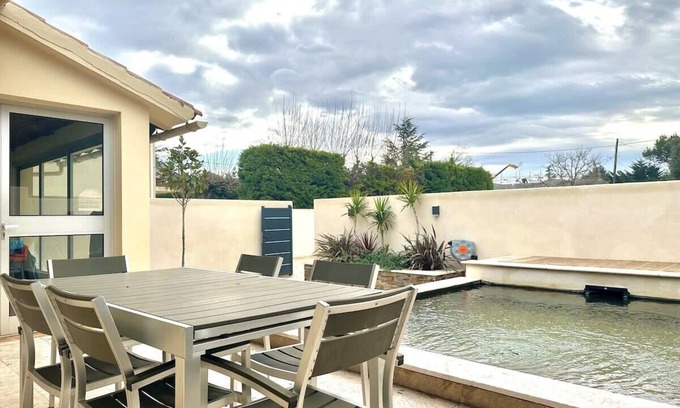 Entraigues-sur-la-Sorgue Casa | Villa Keromate, air-conditioned with natural pool.
