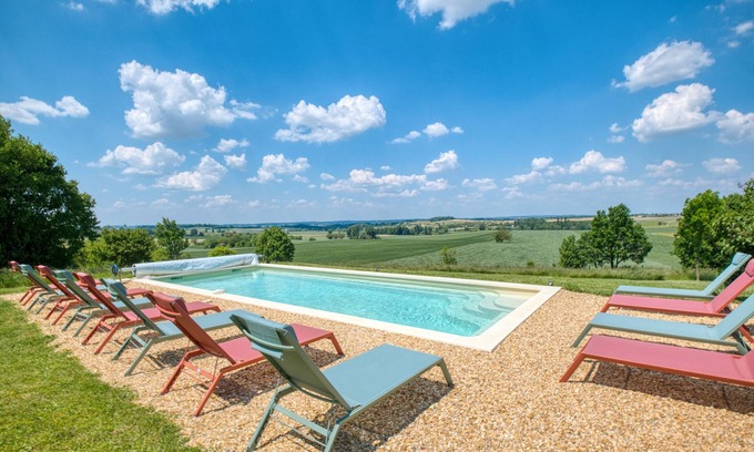 Festalemps Cabaña | Villa Leynie – Retiro rural con piscina climatizada y vistas al Dordoña