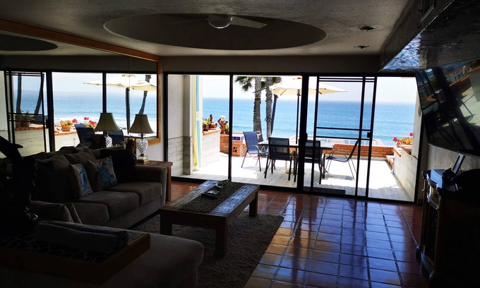 Renee's Villa | Villa Frente al Mar, Acceso Privado al Mejor Surfbreak de Rosarito