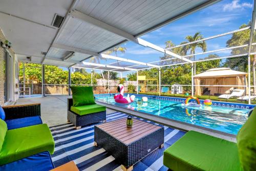 Fort Lauderdale Casa | Villa Ft Lauderdale XL Pool, playground, BBQ, beach, Family Paradise