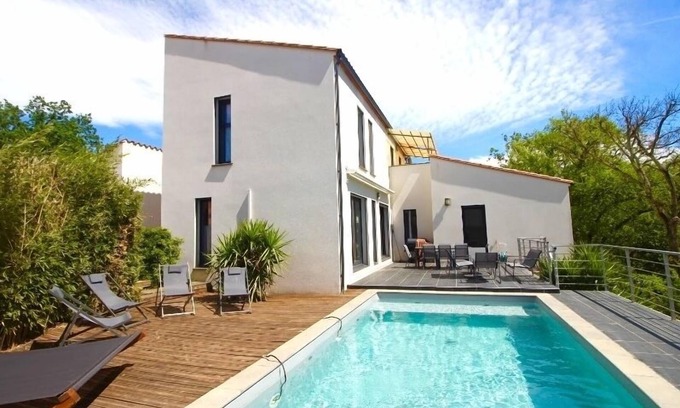 Saint-Jean-Pla-de-Corts Villa | Villa Galerie
