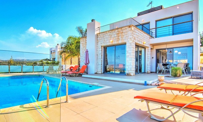 Latchi Cabaña | Villa Genevieve - a villa that sleeps 6 guests in 3 bedrooms