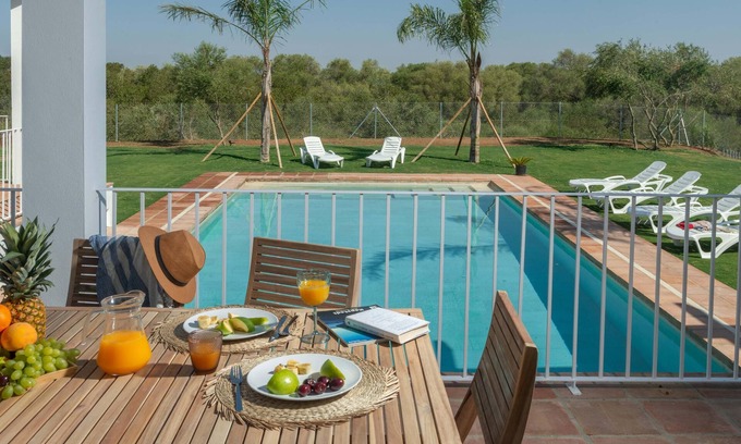 Benalup-Casas Vieja Casa | Villa 'Girasol' con piscina, jardín y Wi-Fi