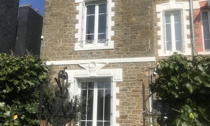 Courtoisville-Sillon-Moka Casa | Villa Giroflée: our home 2 steps from the beach