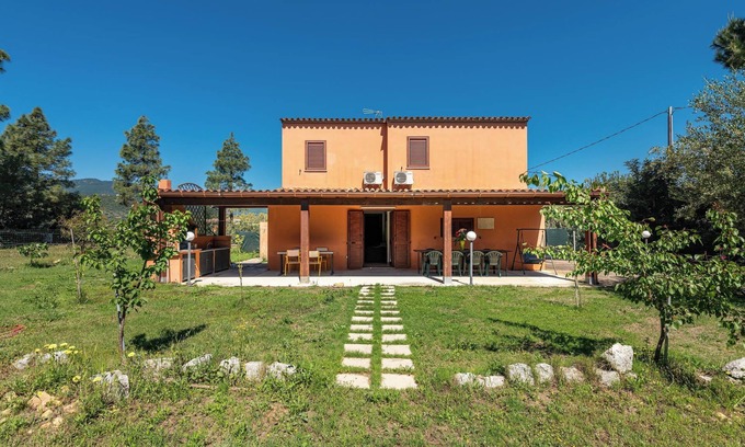 Castiadas Casa | Villa "Giulia Piccola" en zona rural cerca del mar con vistas a la montaña, terraza y jardín