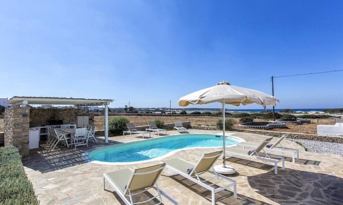 Naxos Villa | Villa nueva con piscina y fantásticas vistas a la playa.