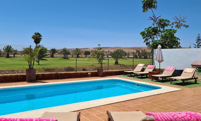 Caleta de Fuste Villa | Villa Grace - Villa familiar de 5 estrellas con licencia y piscina privada