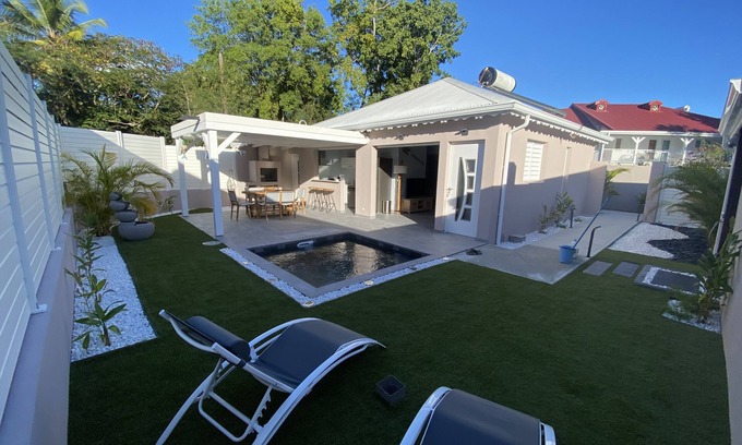Sainte-Anne Villa | Villa grande Anse 2 bedrooms, swimming pool 200 m from the beach of la Caravelle!