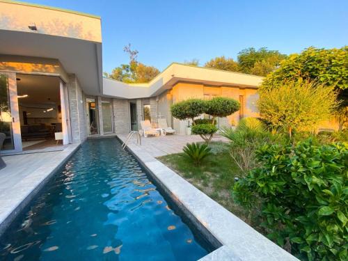 Ishem Villa | Villa Hana With Pool