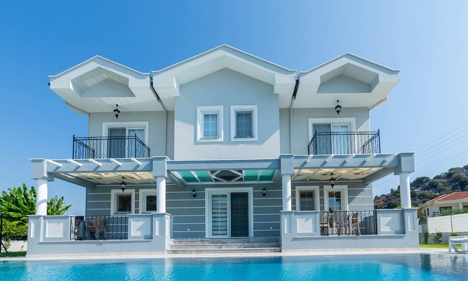 Dalyan City Center Villa | Villa Hanimeli 6 habitaciones, todas con baño privado, piscina privada y jardín.