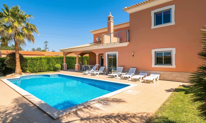 Patroves Casa | Villa Hunês by Gabi Miguel