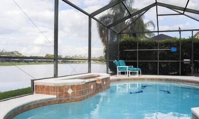 Sunset Lakes Villa | Villa HunnyPot - 4 bed lakeside villa