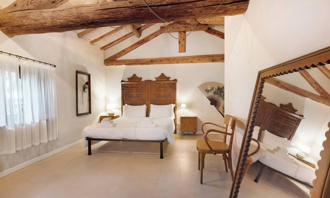 Valeggio sul Mincio Villa | Villa 'Il Bozzolo Boutique Apt Mimosa' donde la Relajación se une al Diseño