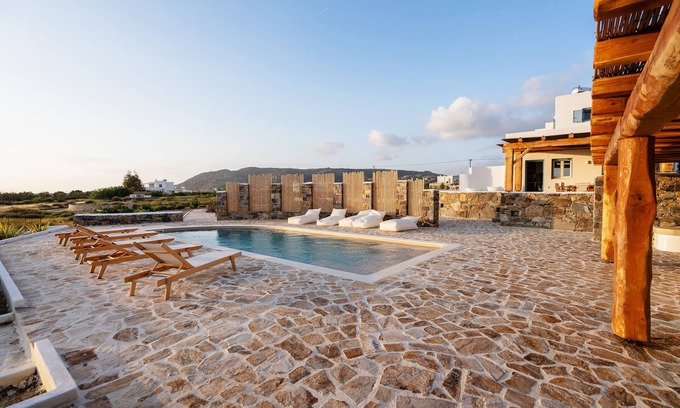 Kastraki Villa | Villa Iliaki Ιδανική για όσους θέλουν να αφεθούν να τους παρασύρει το καλοκαίρι.
