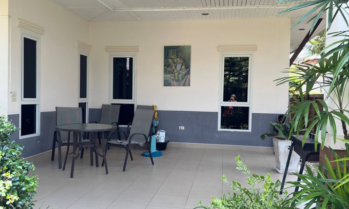 Central Pattaya Villa | Villa in a secure village with shared pool