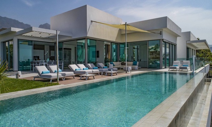 Costa Adeje Villa | Villa en Adeje con piscina y vistas al mar