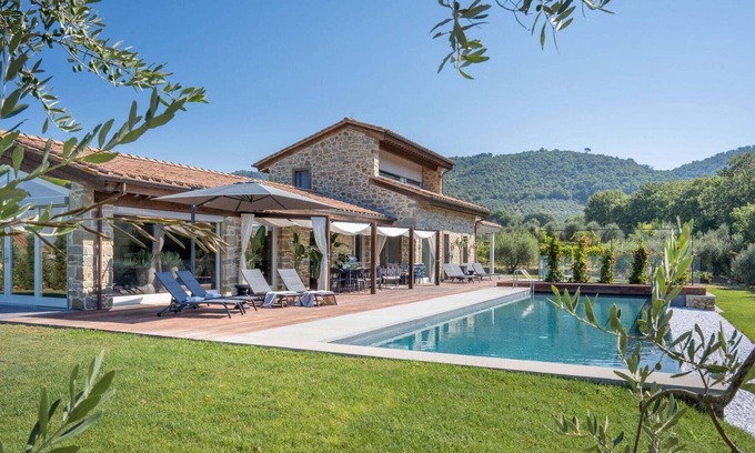 Ferretto Villa | Villa de piedra en Cortona con piscina