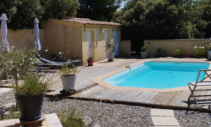 Saint-Saturnin-les-Apt Villa | Villa in the heart of the LUBERON with swimming pool and large enclosed garden planted with trees