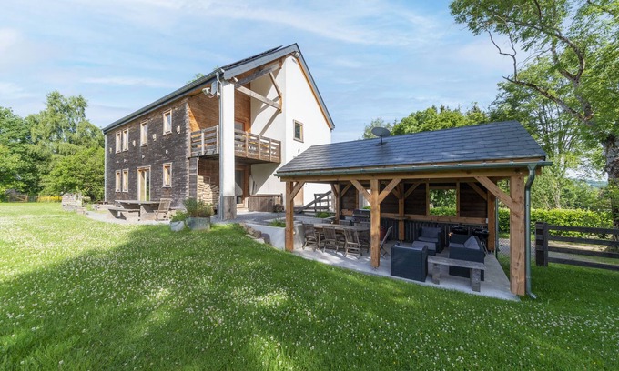 Freineux Villa | Amplia villa con juegos