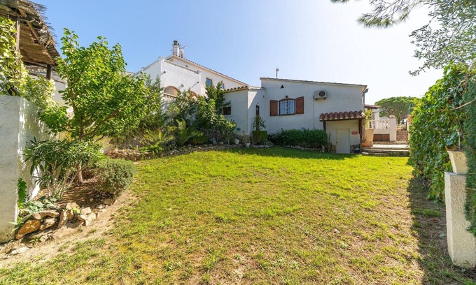 L'Escala Villa | Villa en L'Escala con Piscina Privada y Naturaleza