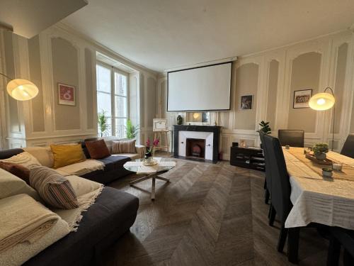 Republique Villa | Villa in Le Mans near Plantagenêt City