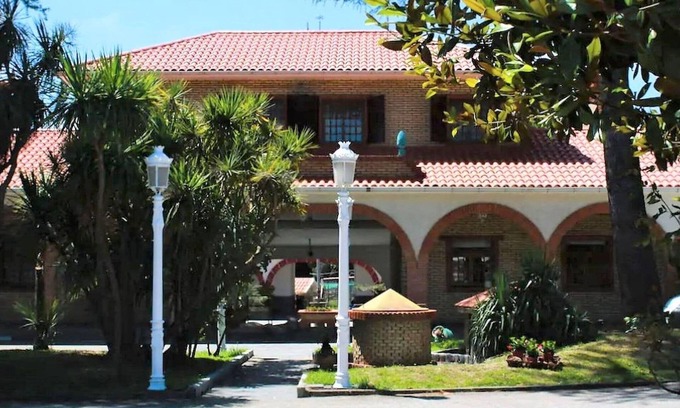 Castro Villa | Villa en Narón cerca de Playa Pantín y Golf
