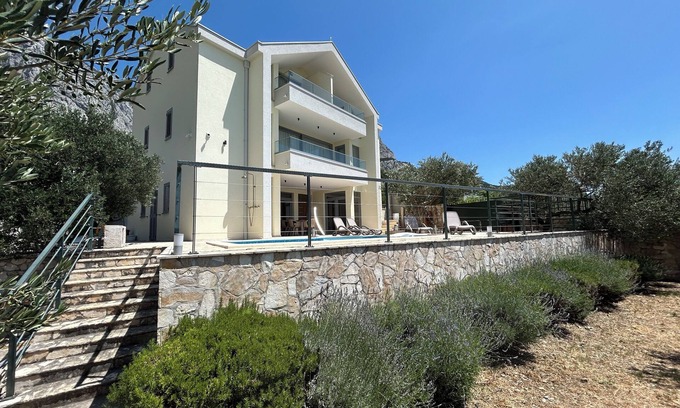 Baska Voda Villa | Casa Olivia con piscina privada y vistas al mar increíbles