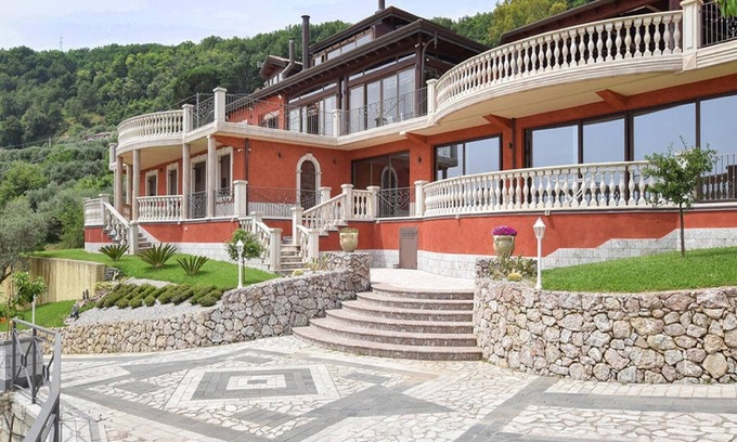 Gioiosa Marea Casa | Refugio en la ladera con piscina