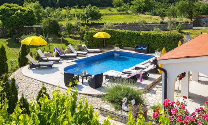 Ripenda Verbanci Villa | Villa para soñar con una amplia piscina rodeada de naturaleza, a 10 min. a la playa