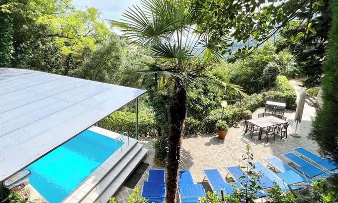 Toscolano Maderno Villa | Villa con 2 apartamentos FEWO 2404155, piscina privada, salón de fiestas y vista al lago