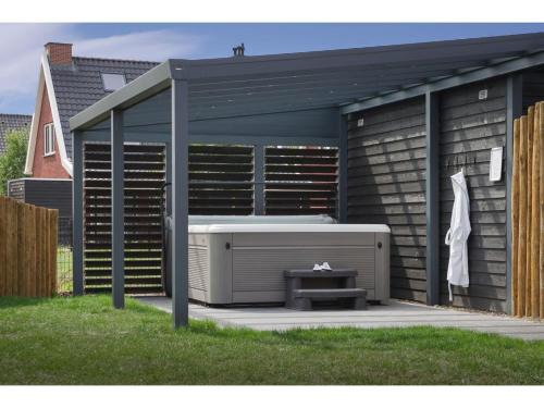 Colijnsplaat Casa | Villa in Zeeland with Outdoor Jacuzzi