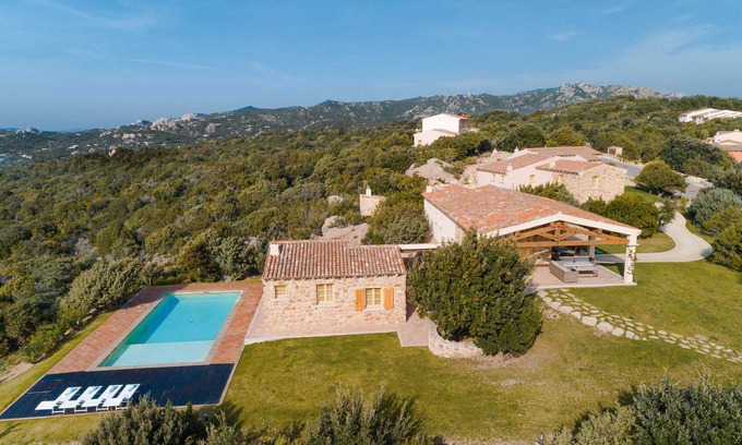 Arzachena Villa | Villa 'India' con vistas al mar, Wi-Fi y aire acondicionado