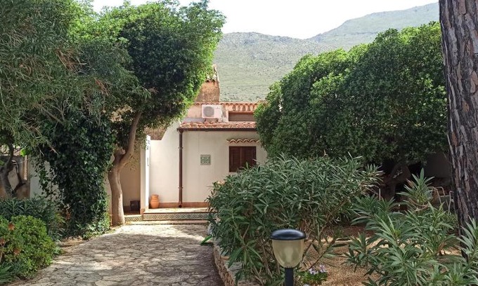 Castelluzzo Casa | Villa indipendente con patio giardino e parcheggio