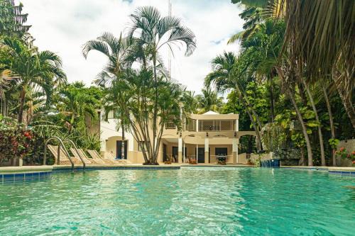 Bani Casa | Villa Infinito Bani's Exclusive Beachside Mansion