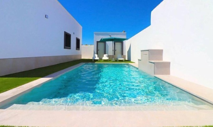 Chiclana de la Frontera Chalet De Esquí | Villa Infinity in Chiclana