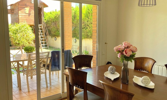 Vallpineda Villa | Villa Isabel de Sitges in Rocamar, ideal para familias en la costa catalana