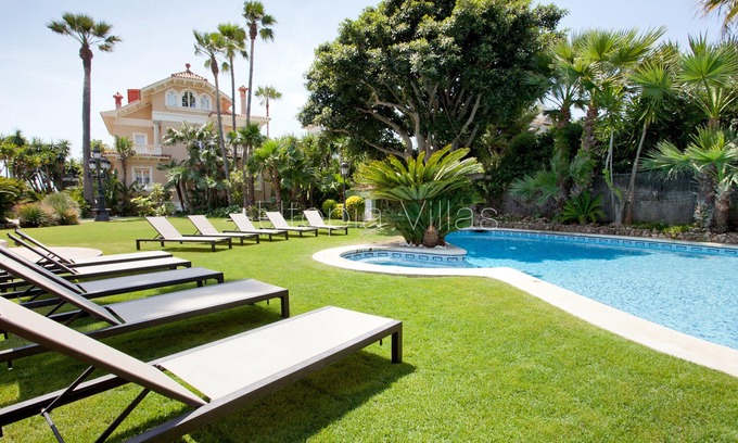 Passeig Maritim Villa | Impresionante villa frente al mar - aire acondicionado, casa de huéspedes, wifi