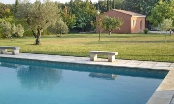 L'Isle-sur-la-Sorgue Villa | Isle sur la Sorgue Villa en una piscina tranquila